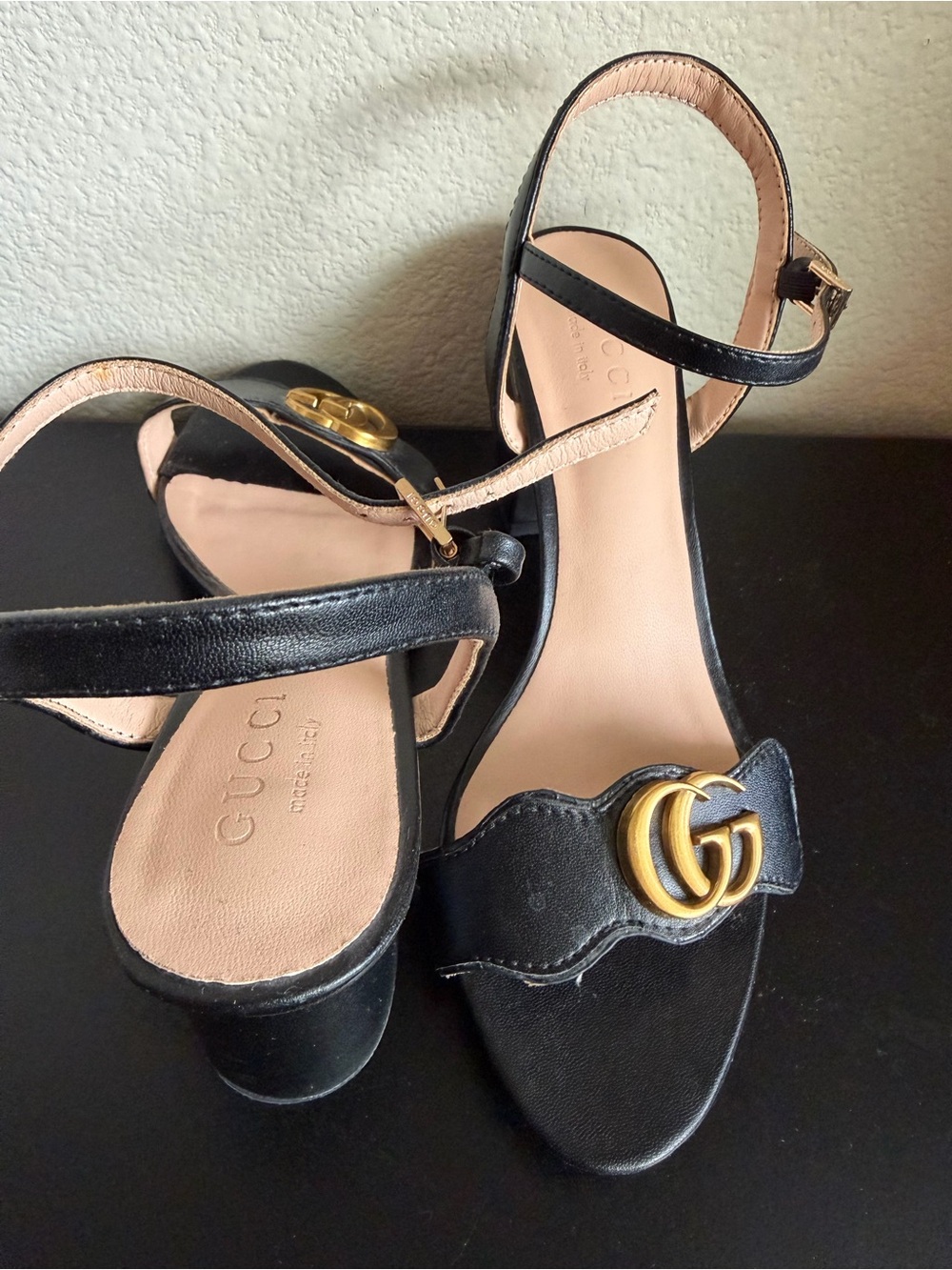 Source Unknown Black Leather Block Heel Sandals with Gold GG 39 Cute - Picture 3 of 6